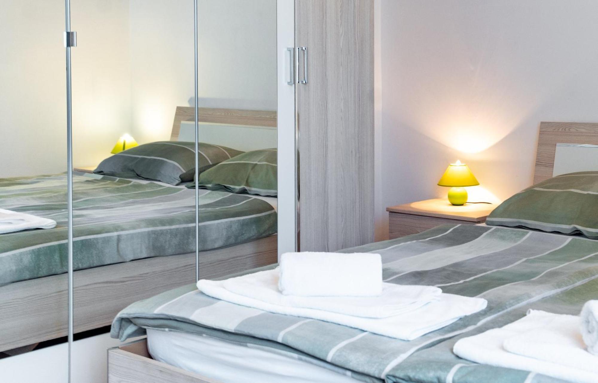Apartments Lores Раб Екстер'єр фото